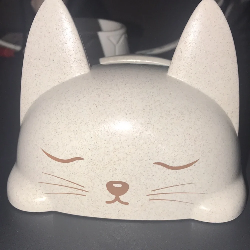 NWT Kitty Cat Lid Holder in White color